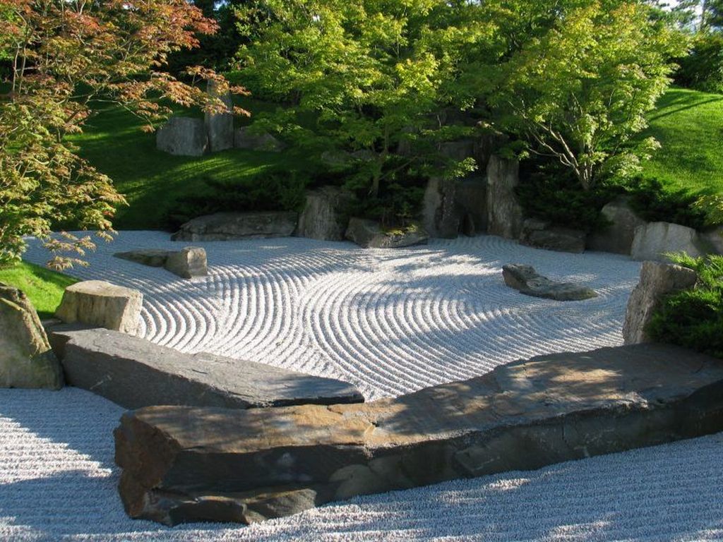 Beautiful Modern Rock Garden Ideas For Backyard Landscaping 20 - HMDCRTN