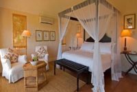Lovely Romantic Canopy Bed Design Ideas For Your Bedroom 26