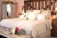 Amazing French Country Bedrooms Design Ideas 17