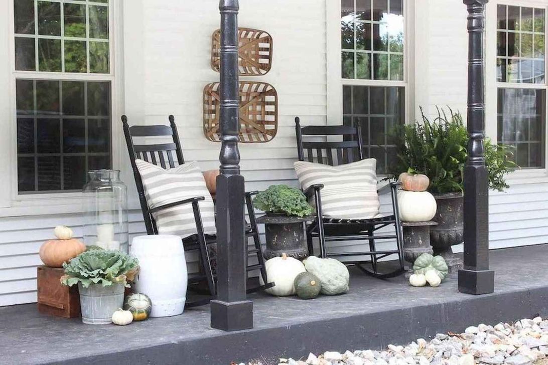 Simple Fall Porch Decorating Ideas 05