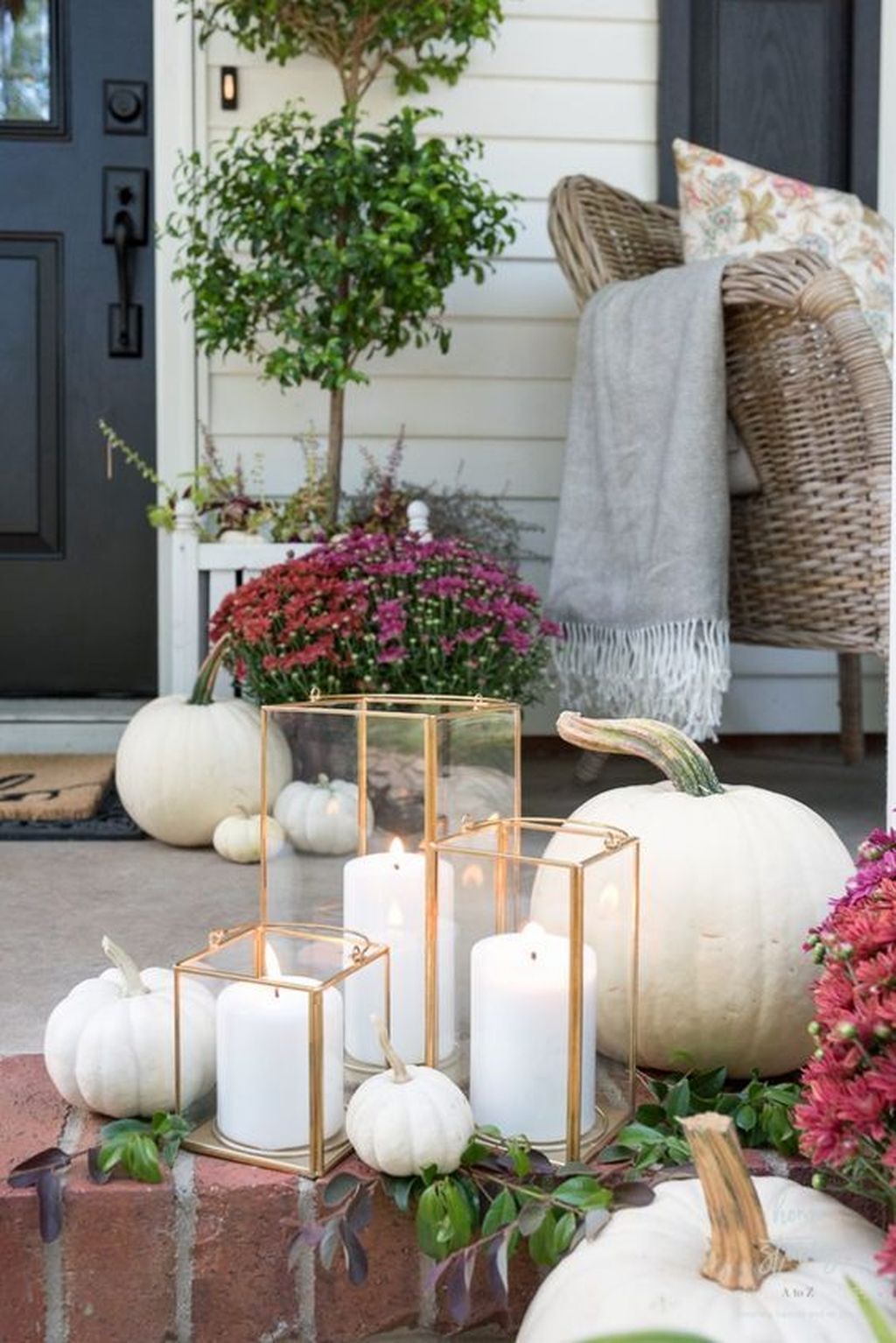 Simple Fall Porch Decorating Ideas 14 Hmdcrtn