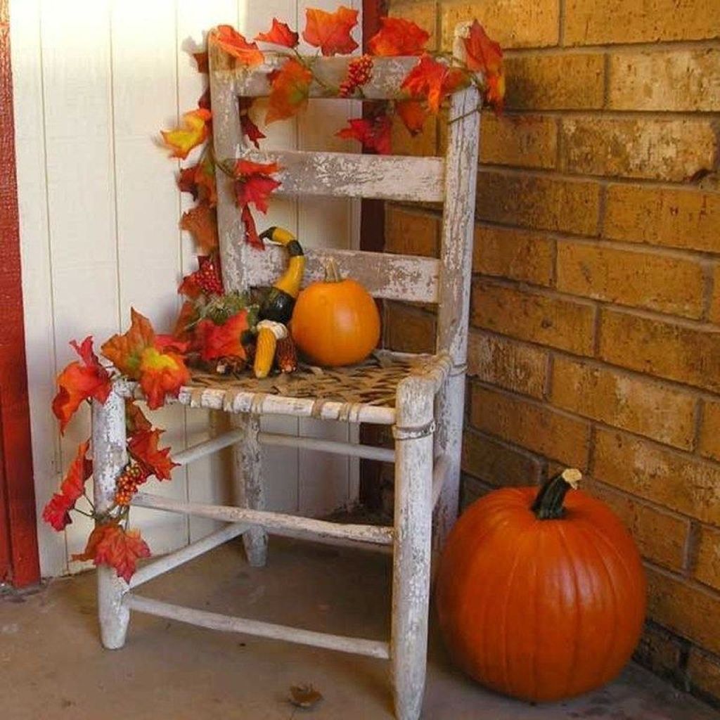 Simple Fall Porch Decorating Ideas 16 Hmdcrtn