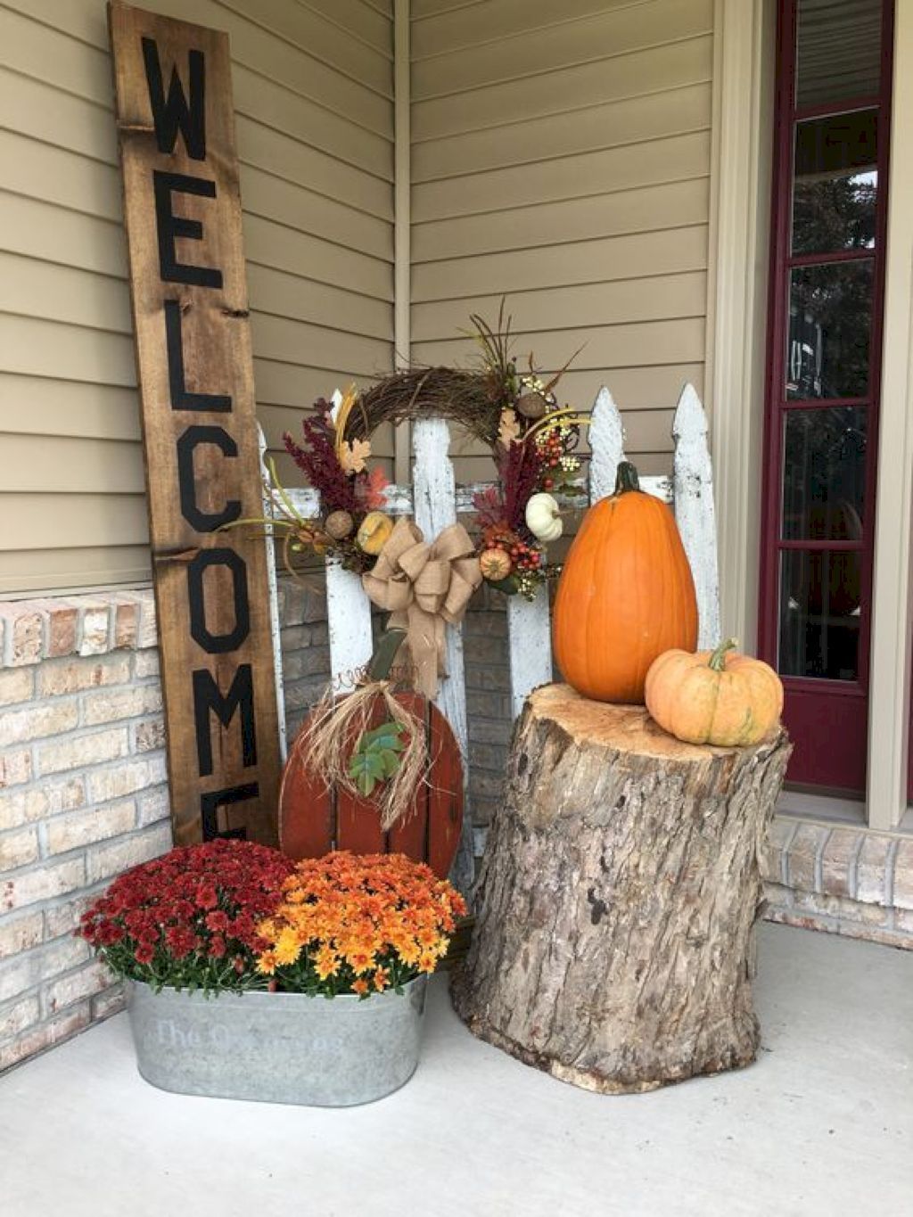 simple-fall-porch-decorating-ideas-27-hmdcrtn