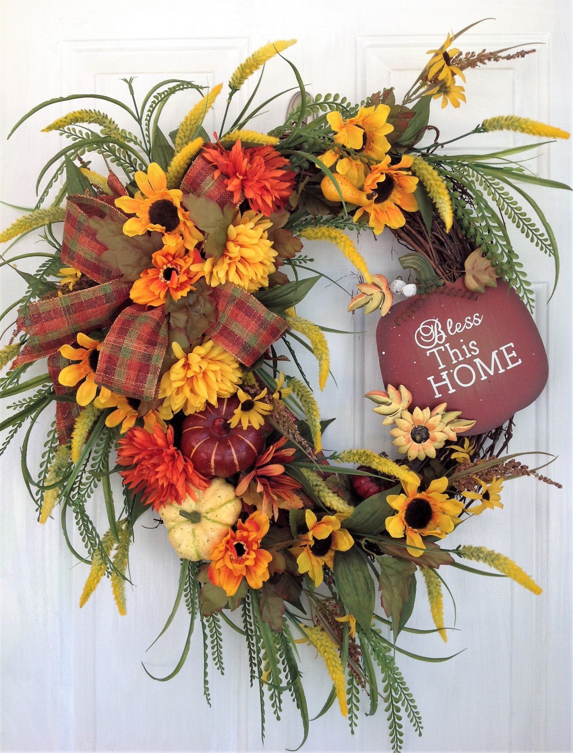 Awesome Thanksgiving Front Door Decor Ideas 18 - HMDCRTN