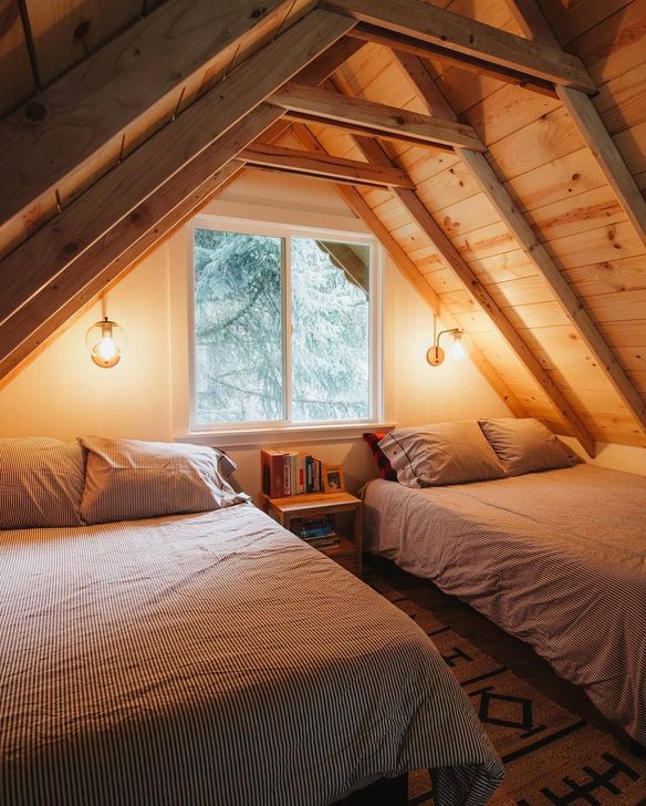 35 Fabulous Small Attic Bedroom Design Ideas You Will Like Hmdcrtn