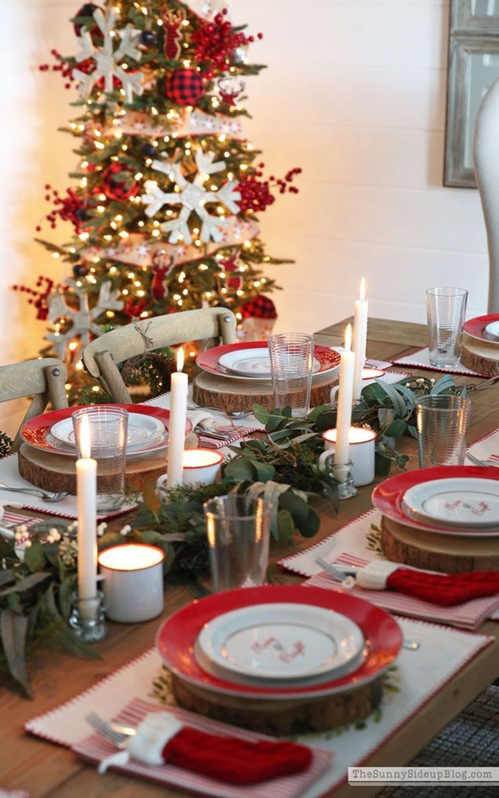 Beautiful Christmas Dining Room Decor Ideas You Never Seen Before 03 ...