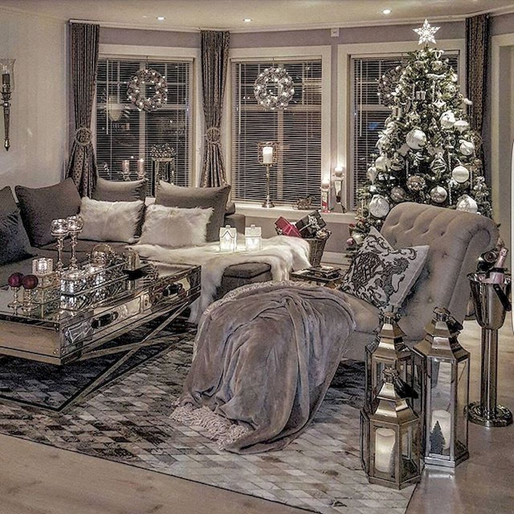Gorgeous Christmas Living Room Decor Ideas To Look More Beautiful 27