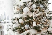 Lovely Christmas Tree Ideas To Beautify Your Interior Decor 34