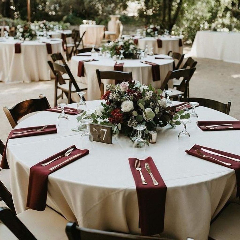 Popular Winter Table Centerpieces Ideas Best For Wedding 34 HMDCRTN popular-winter-table-centerpieces-ideas-best-for-wedding-34-hmdcrtn