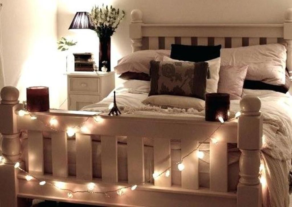 Stunning Christmas Lights Decoration Ideas In The Bedroom 31