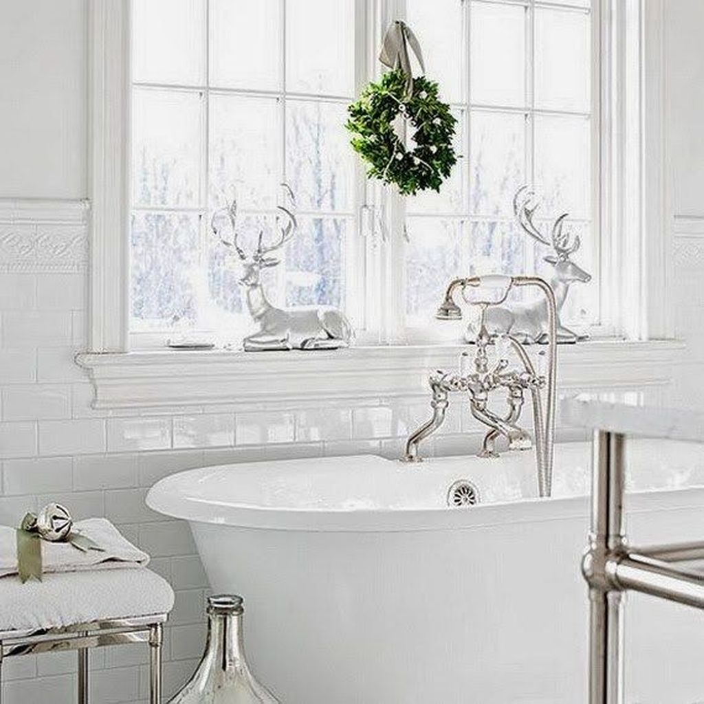 Stunning Winter Bathroom Decor Ideas 30
