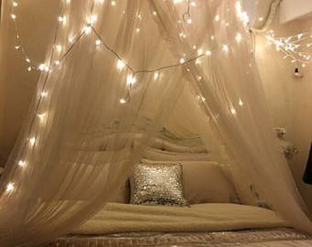 34 Awesome Romantic Bedroom Lighting Ideas You Will Love - HMDCRTN