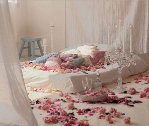 Gorgeous Romantic Valentine Bedroom Decoration Ideas 34