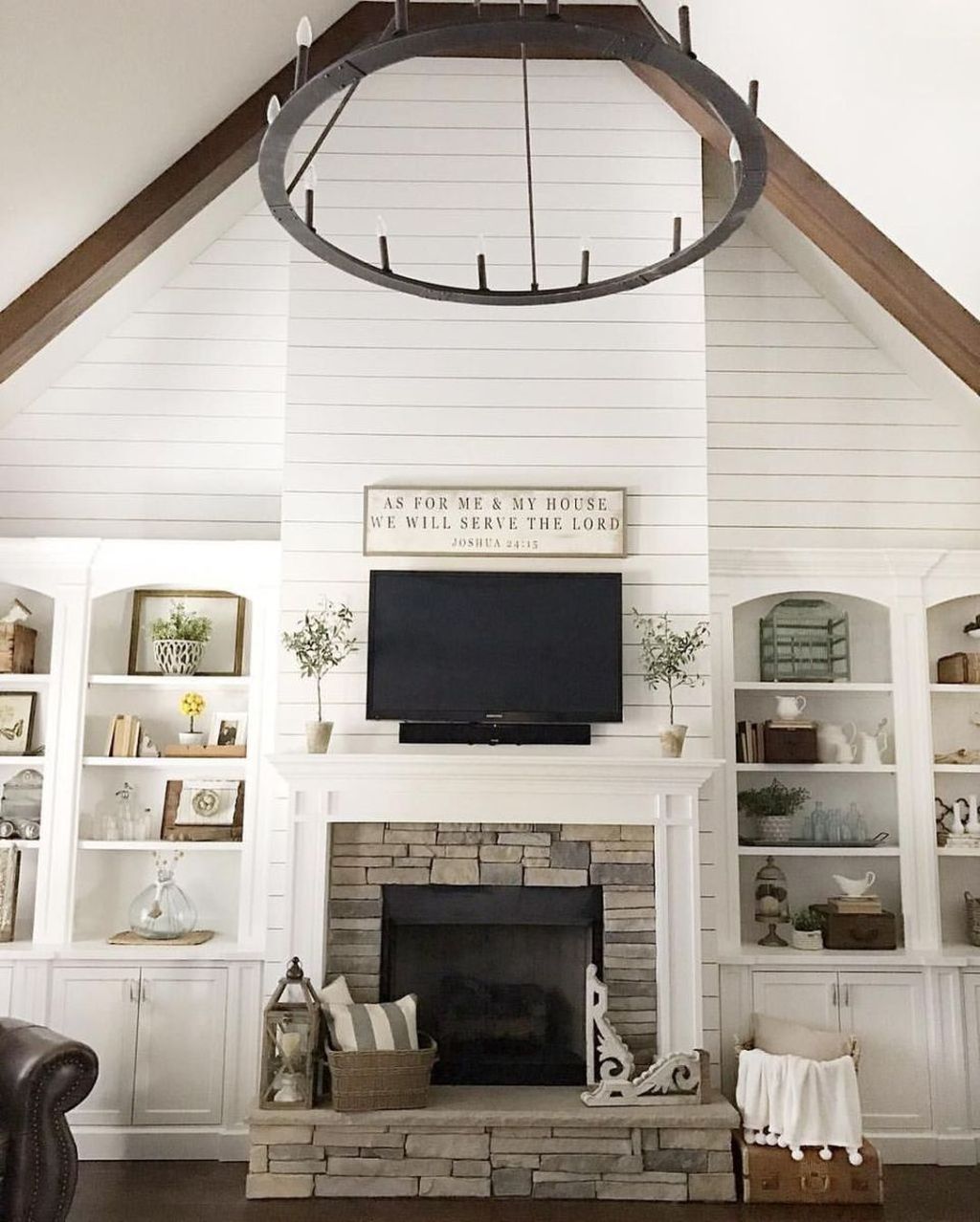 36 Beautiful Modern Farmhouse Fireplace Ideas You Must Have - HMDCRTN