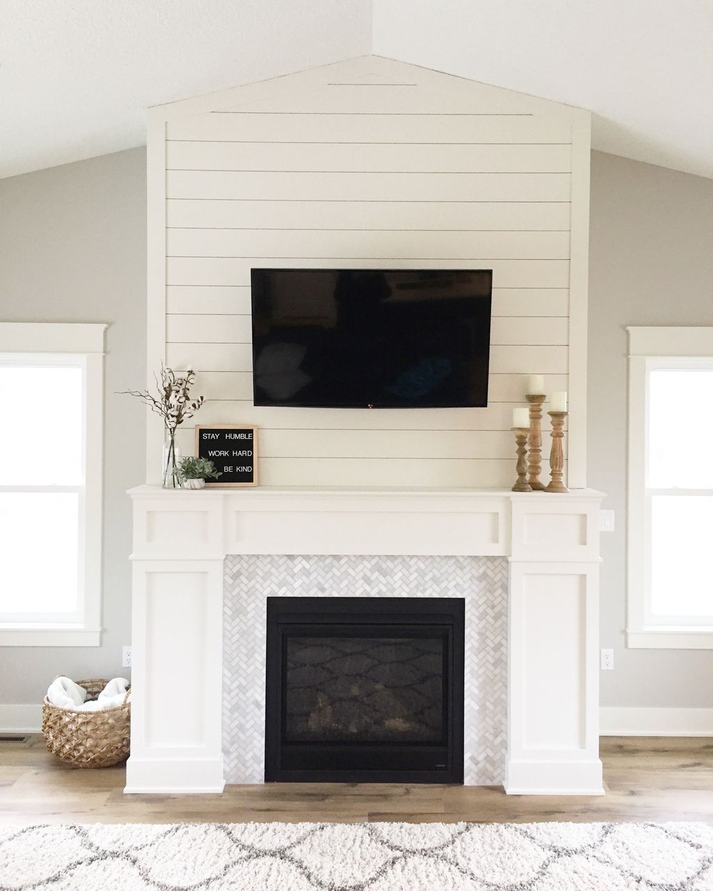 36 Beautiful Modern Farmhouse Fireplace Ideas You Must Have - HMDCRTN