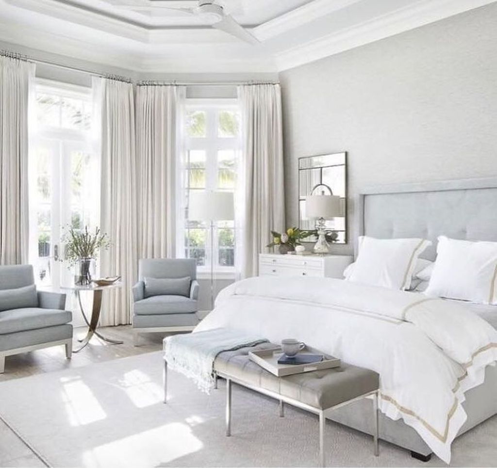 Beautiful White Master Bedroom Decorating Ideas 34