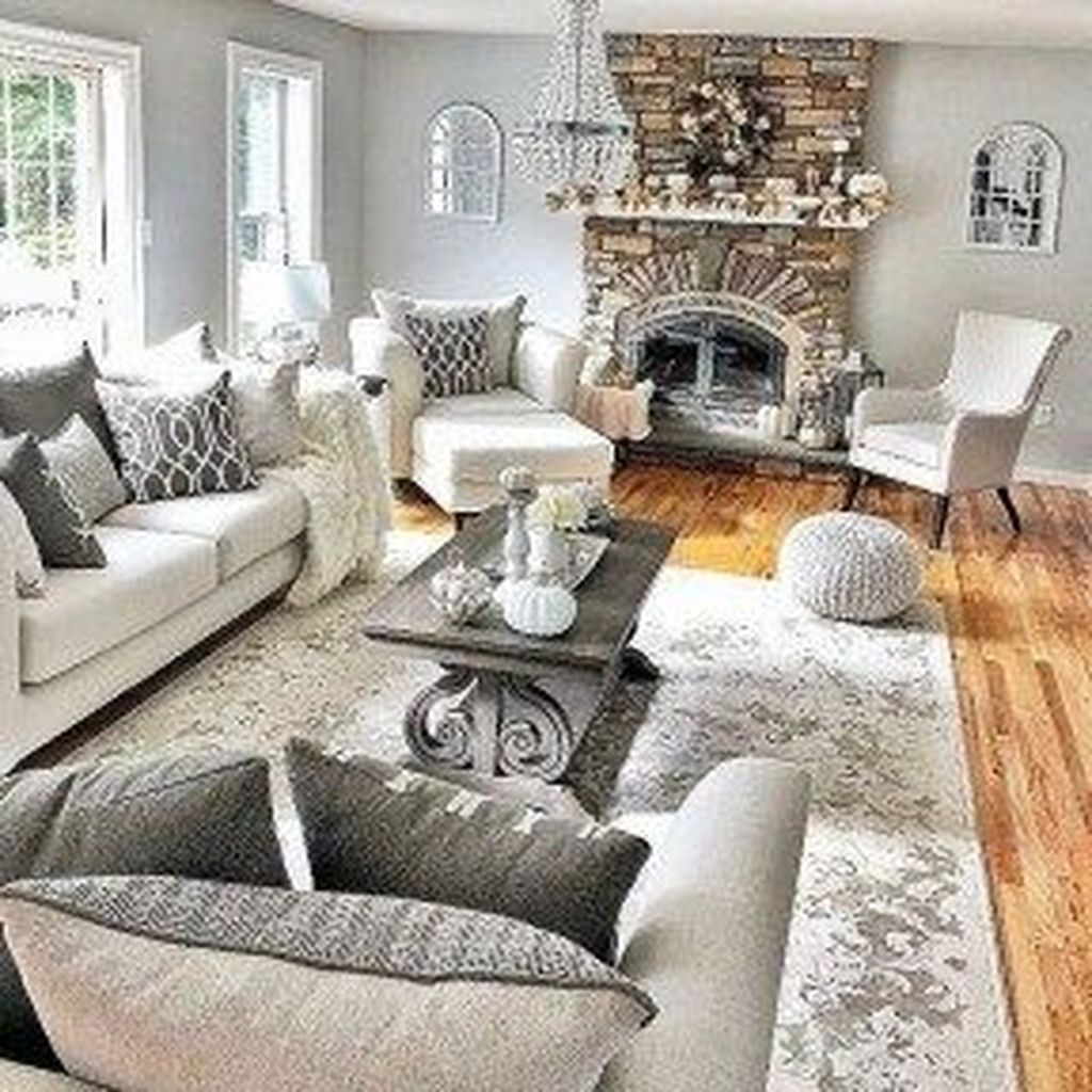 34 Inspiring Beachy Farmhouse Living Room Decor Ideas - HMDCRTN