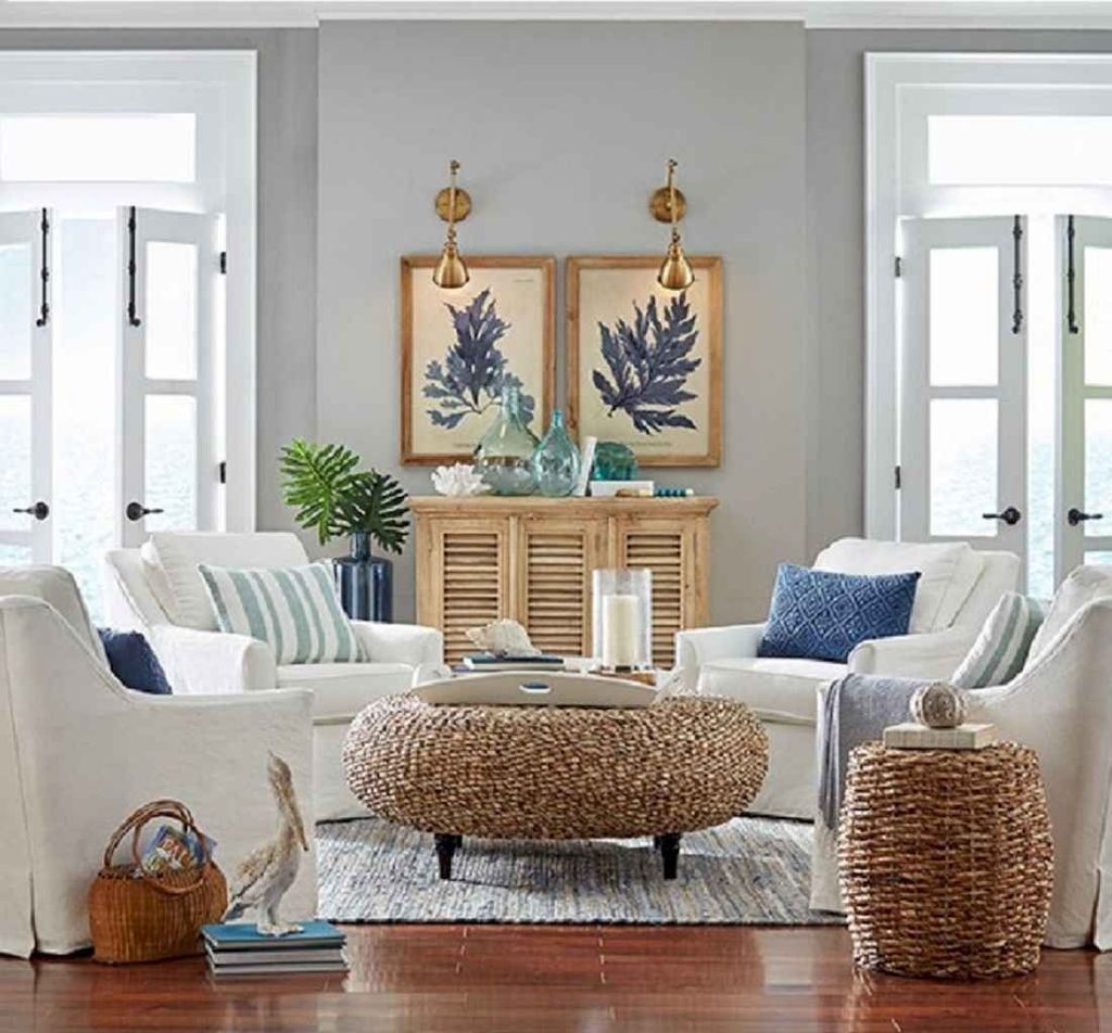 34 Inspiring Beachy Farmhouse Living Room Decor Ideas - HMDCRTN