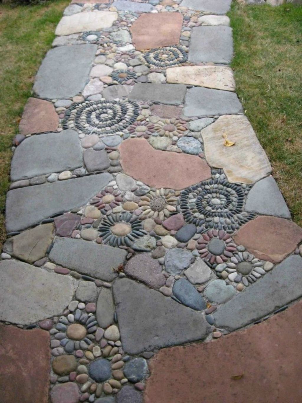 Stunning Stepping Stones Pathway Design Ideas 17 - HMDCRTN