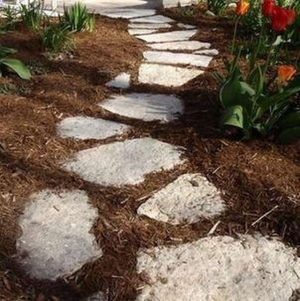 34 Stunning Stepping Stones Pathway Design Ideas - HMDCRTN