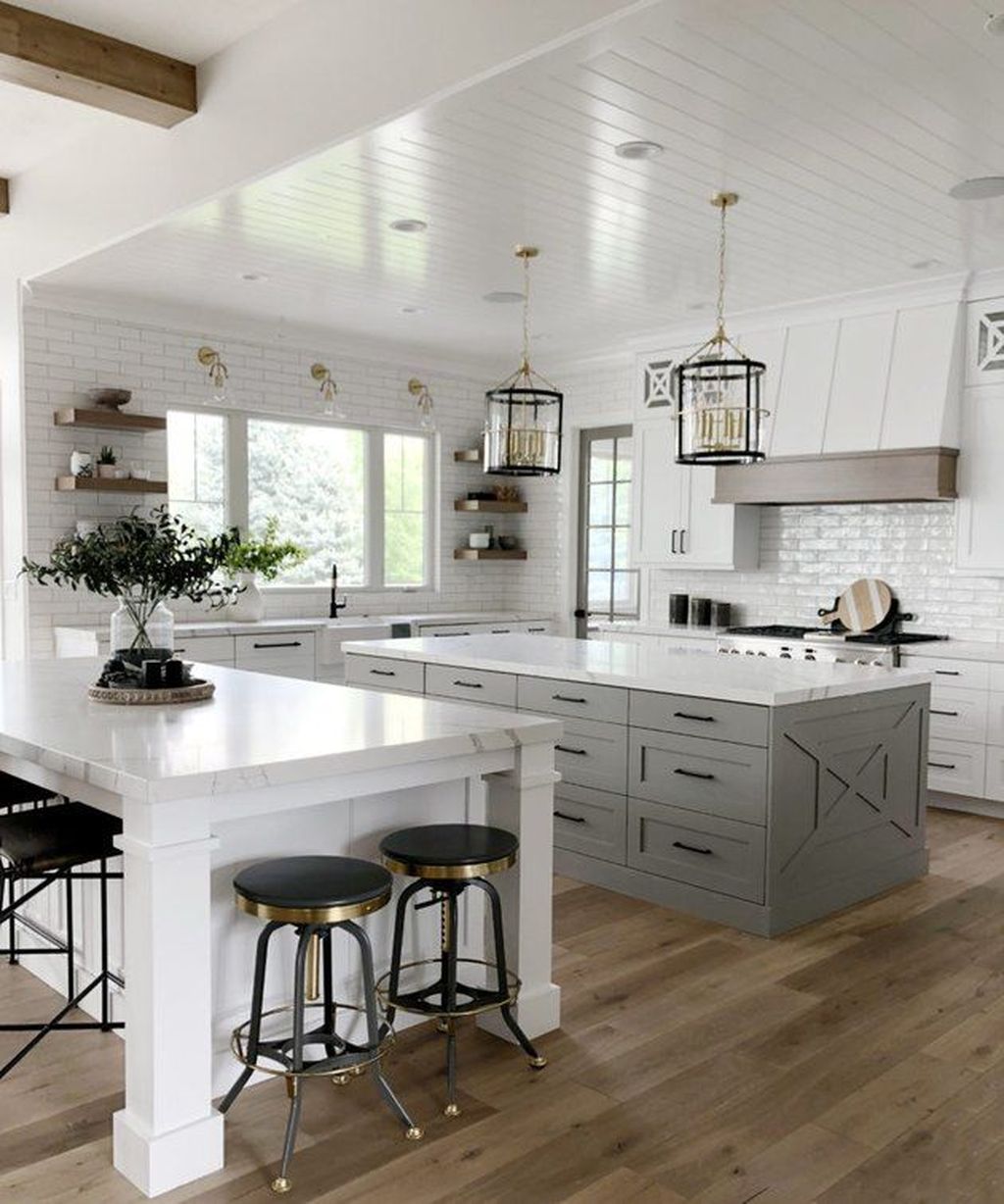 34 Stunning Farmhouse Kitchen Island Design Ideas - HMDCRTN