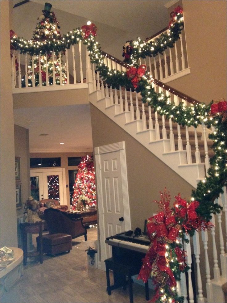 Staircase Christmas Decorating Ideas