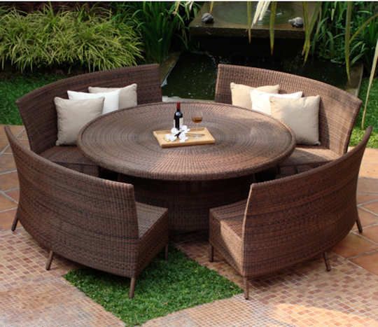 Outdoor Round Table And Chairs